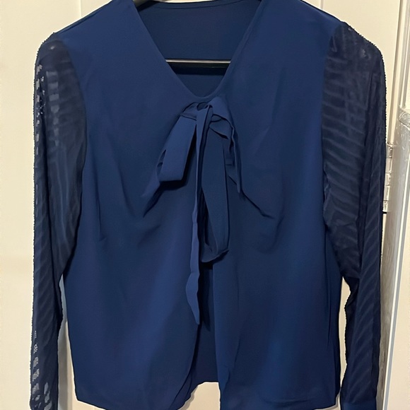 Women’s Top - Picture 1 of 2